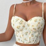 Top camisero con estampado floral