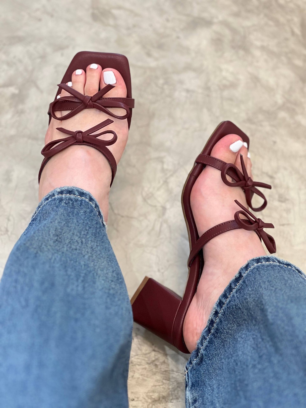 aa914a5c-ebdc-45a6-b563-af4a179dc034 Sandalia Burgundy Bow - Imagen 1
